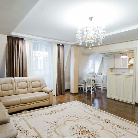Cathedral Park And Pedestrian Zone Ultracentral Cozy Apartment In تشيسيناو المظهر الخارجي الصورة
