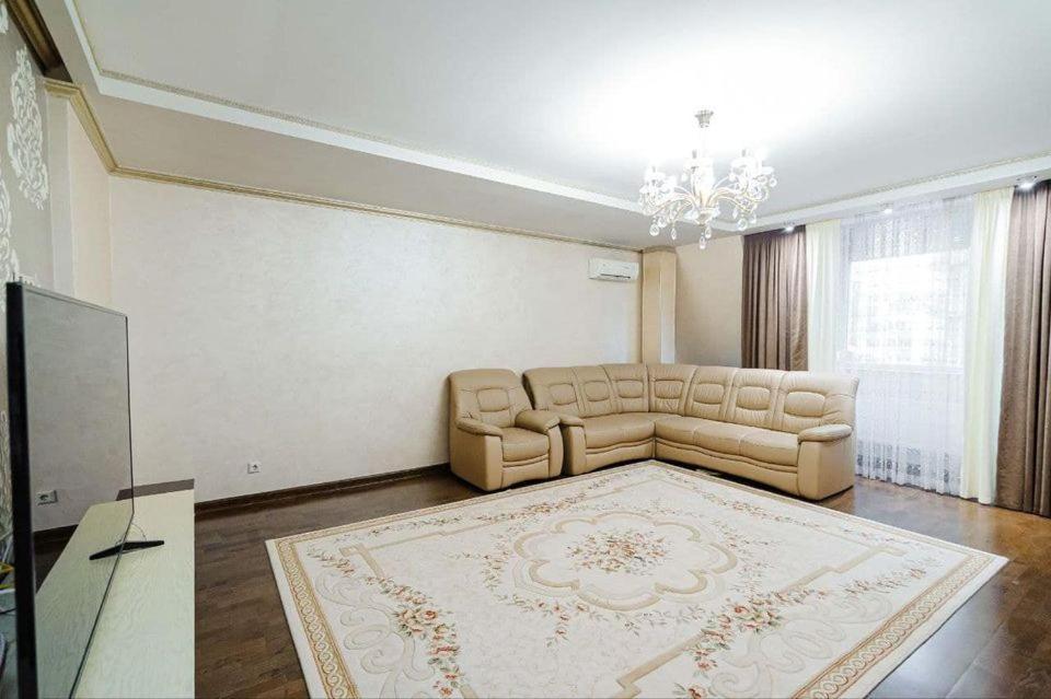 Cathedral Park And Pedestrian Zone Ultracentral Cozy Apartment In تشيسيناو المظهر الخارجي الصورة